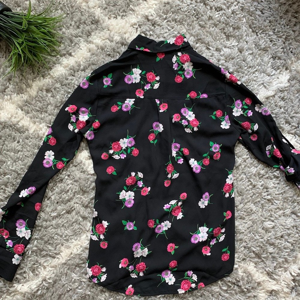 NWT Express portfonio blouse black floral   XXS